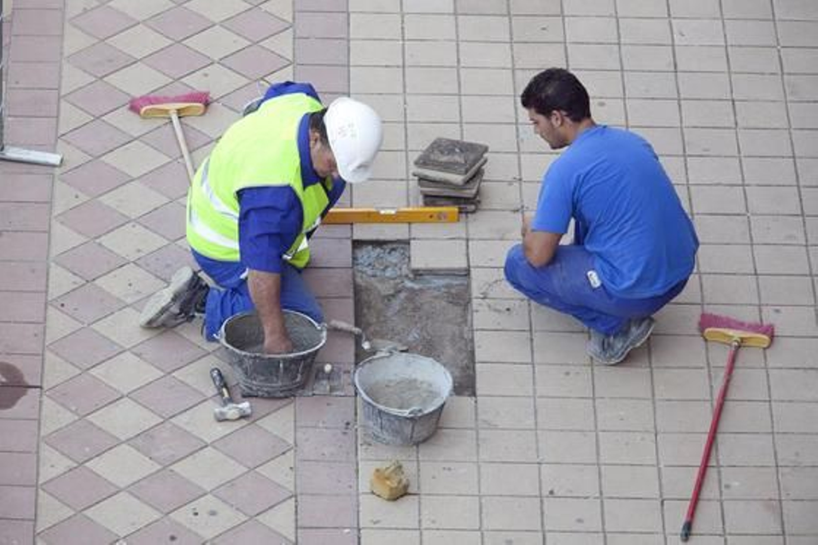 Obras previas a la inauguración de la Plaza España.

Foto: Jaime Martínez