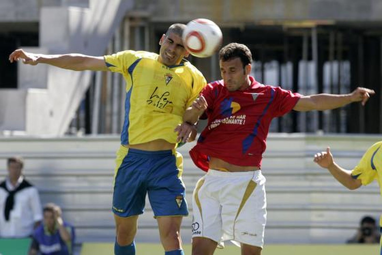 Tras el gol del Roquetas, Jose recurrió a Moreno.

Foto: Jesus Marin