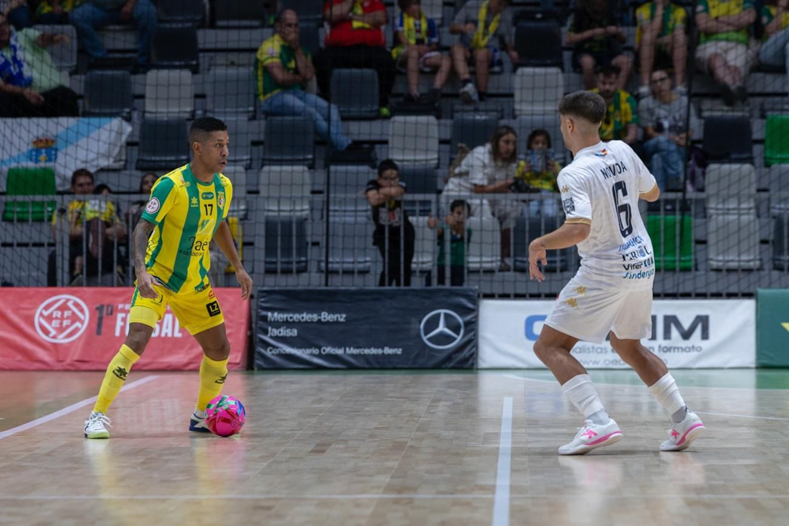 Las mejores imágenes de la amplia victoria del Jaén Paraíso Interior FS sobre O Parrulo Ferrol