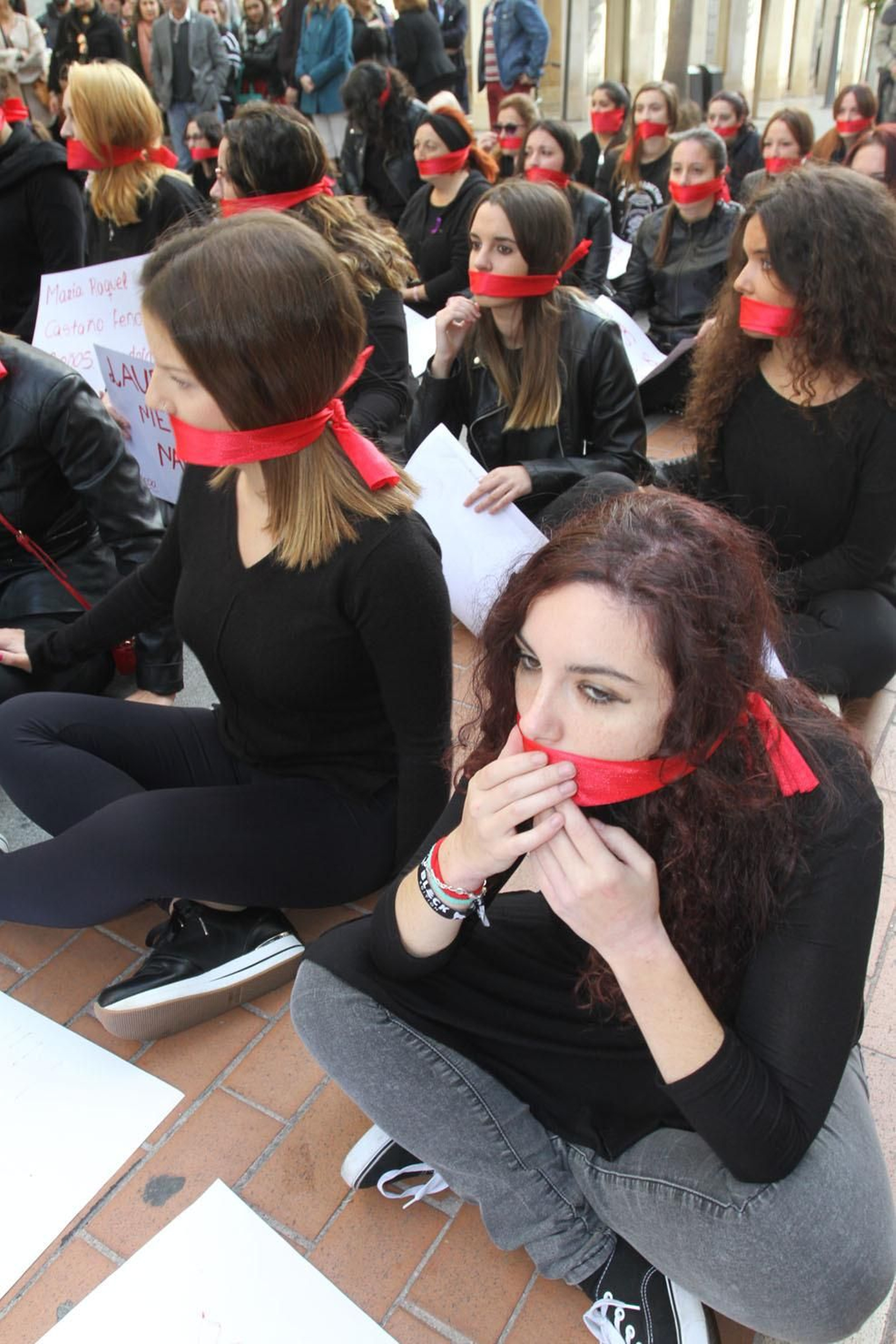 Lectura de manifiesto de violencia contra la mujer