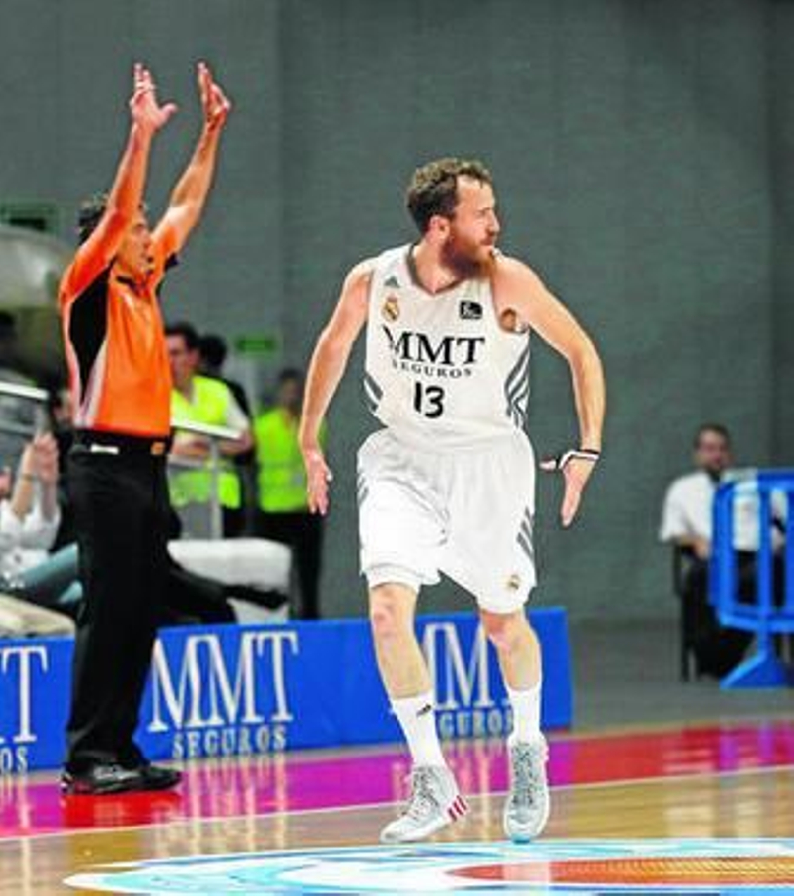 Sergio Rodríguez celebra un triple.
