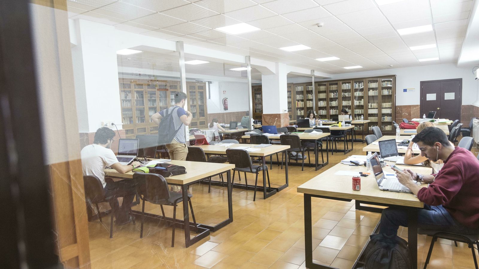 Una de las bibliotecas.