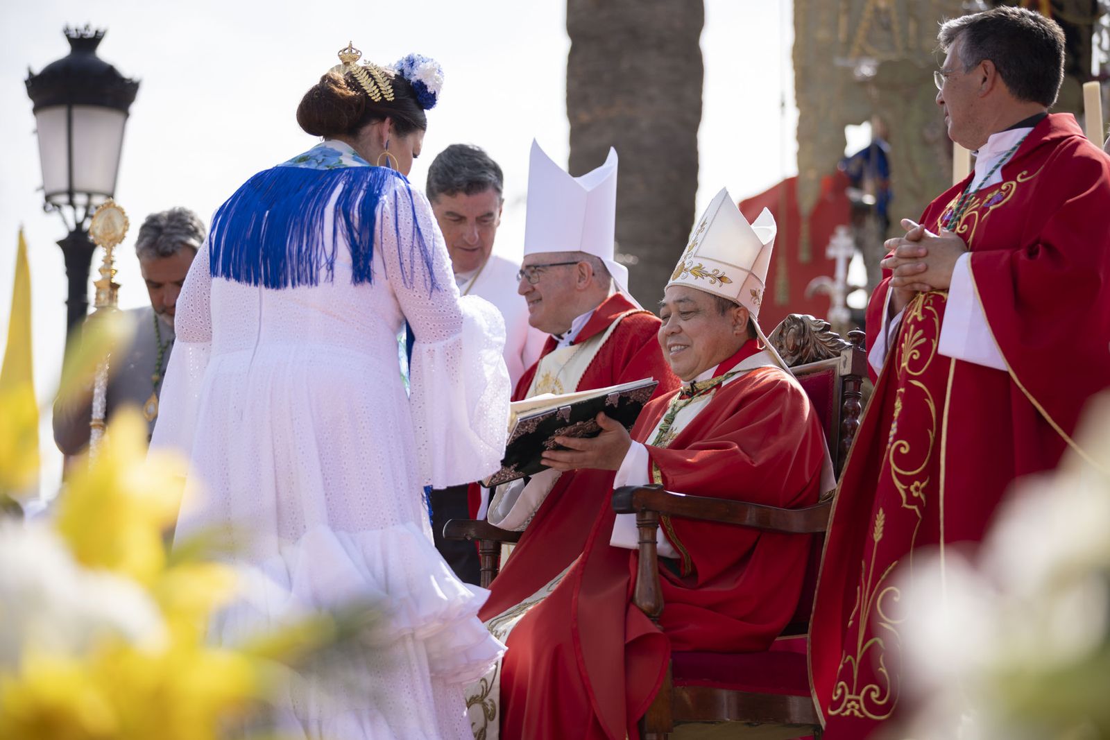 El Rocio 2023: Imágenes de la misa Pontifical del Domingo de Pentecostés