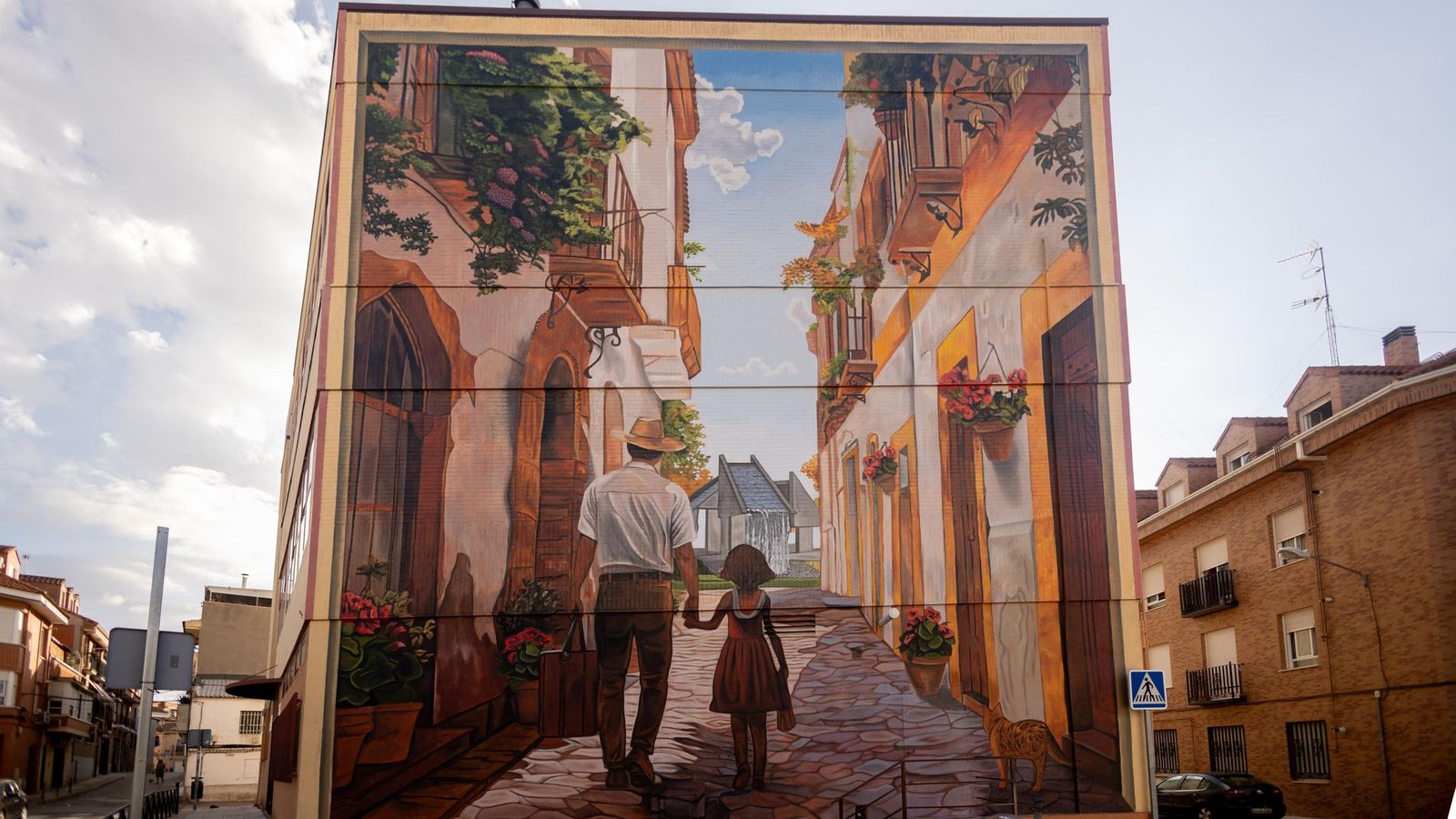 Un mural ocupando una fachada de un edificio en Fuenlabrada, en Madrid.