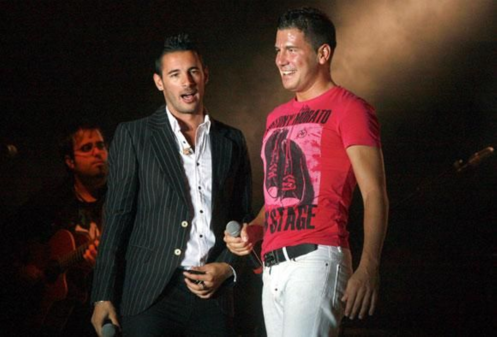 Andy & Lucas alcanzan el número 1 con 'El ritmo de las olas'