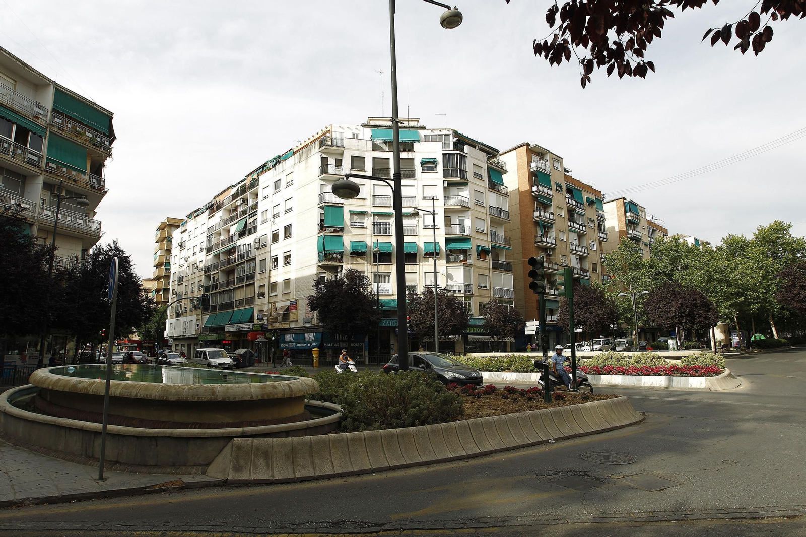 Las fuentes en el cruce de Don Bosco con Avenida de Dílar.