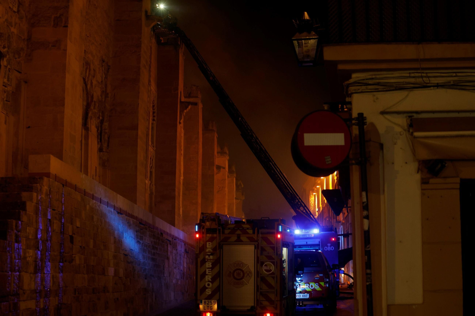 Las fotos del incendio en la Mezquita-Catedral de Córdoba