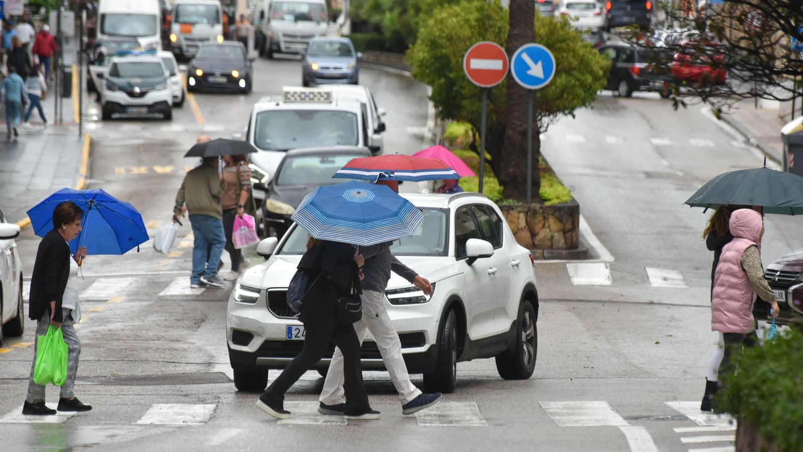 El paso de la borrasca Ciarán por Algeciras, en imágenes