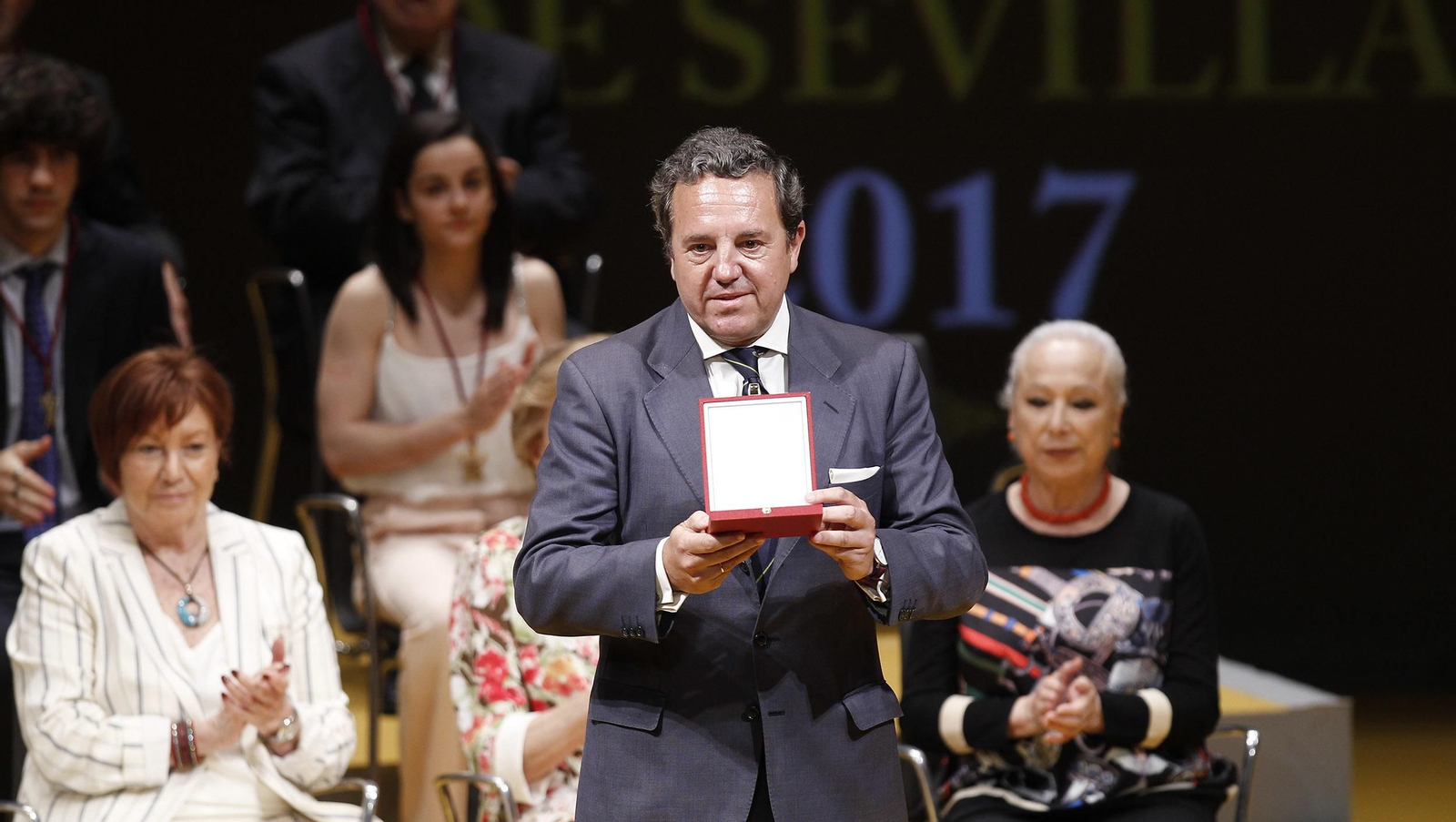 La entrega de las medallas de Sevilla, en imágenes