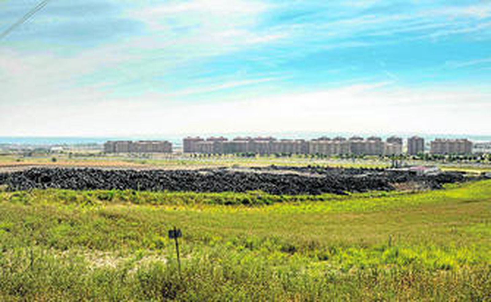 El vertedero de neumáticos de Seseña, ayer.