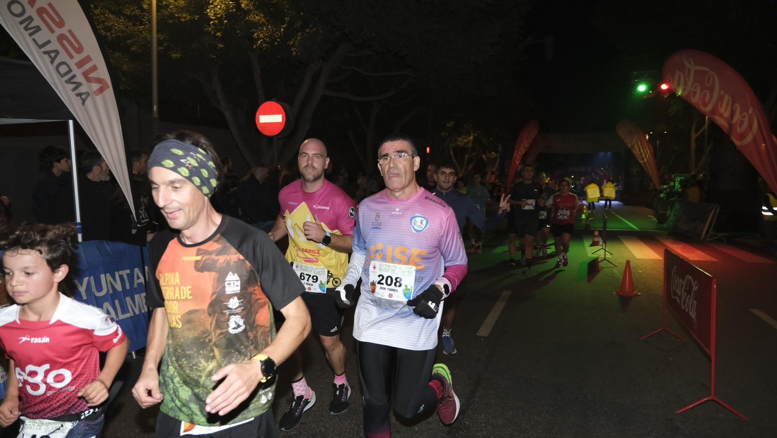 Imágenes de la XIV edición de la San Silvestre de Almería