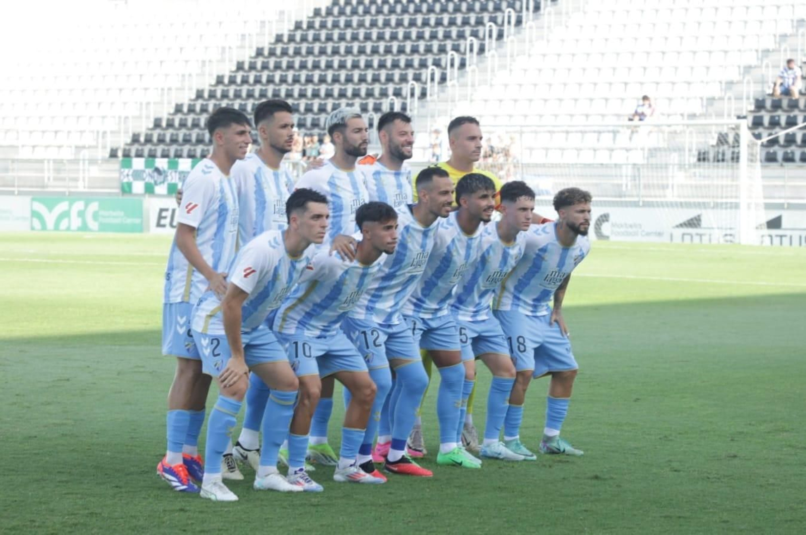 Las mejores fotos del ambiente en el Municipal de La Línea para el Málaga - Córdoba CF