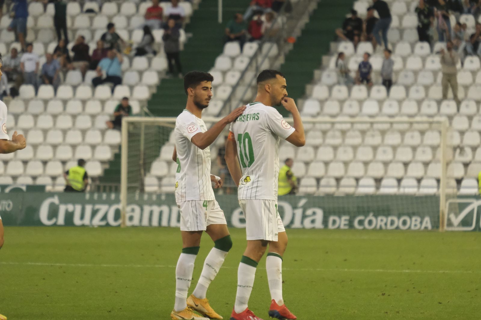 Las mejores fotos del ambiente en El Arcángel en el Córdoba CF - Badajoz