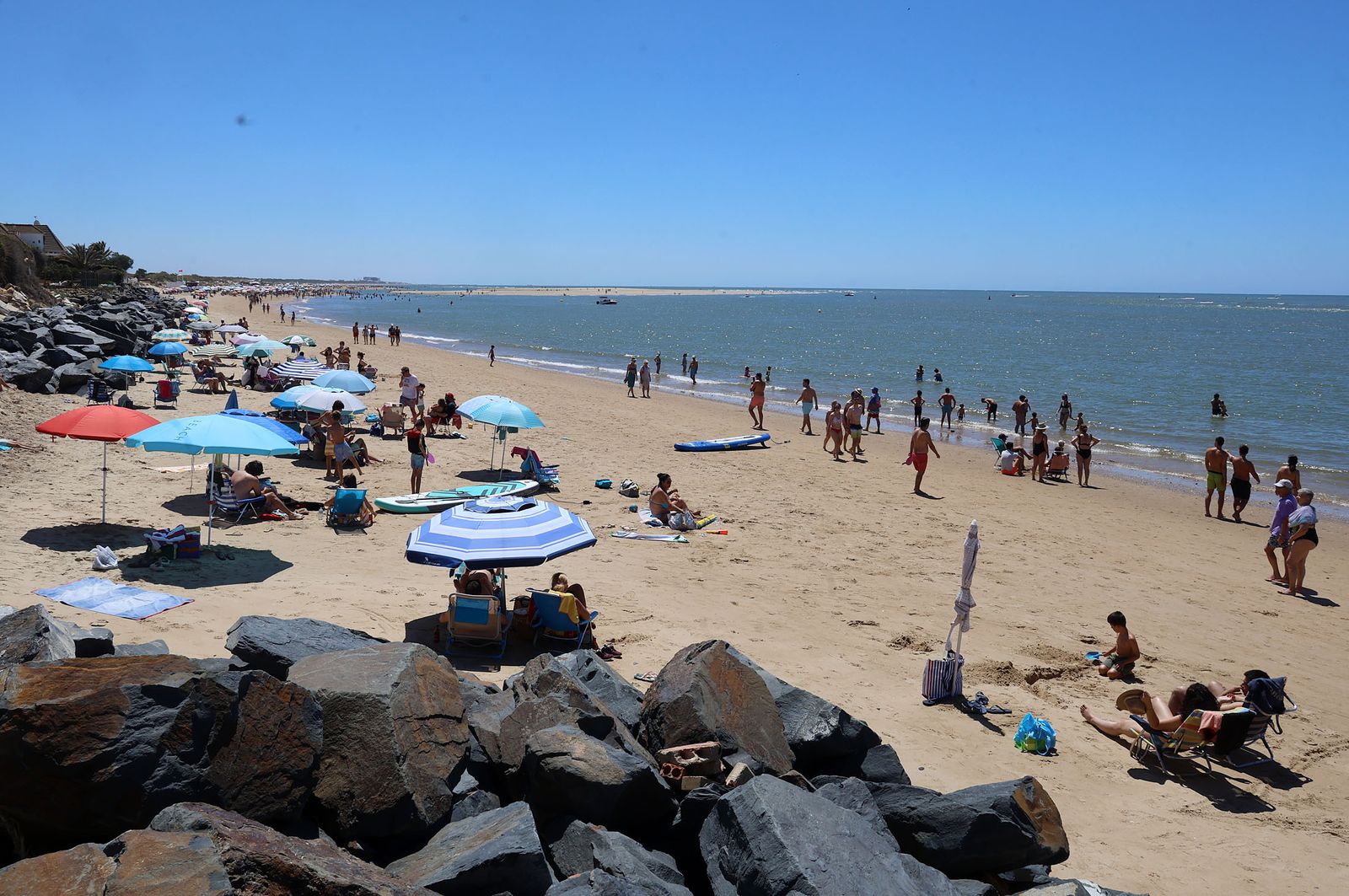 Imágenes veraniegas en Punta Umbría y en las playas de El Portil y La Bota