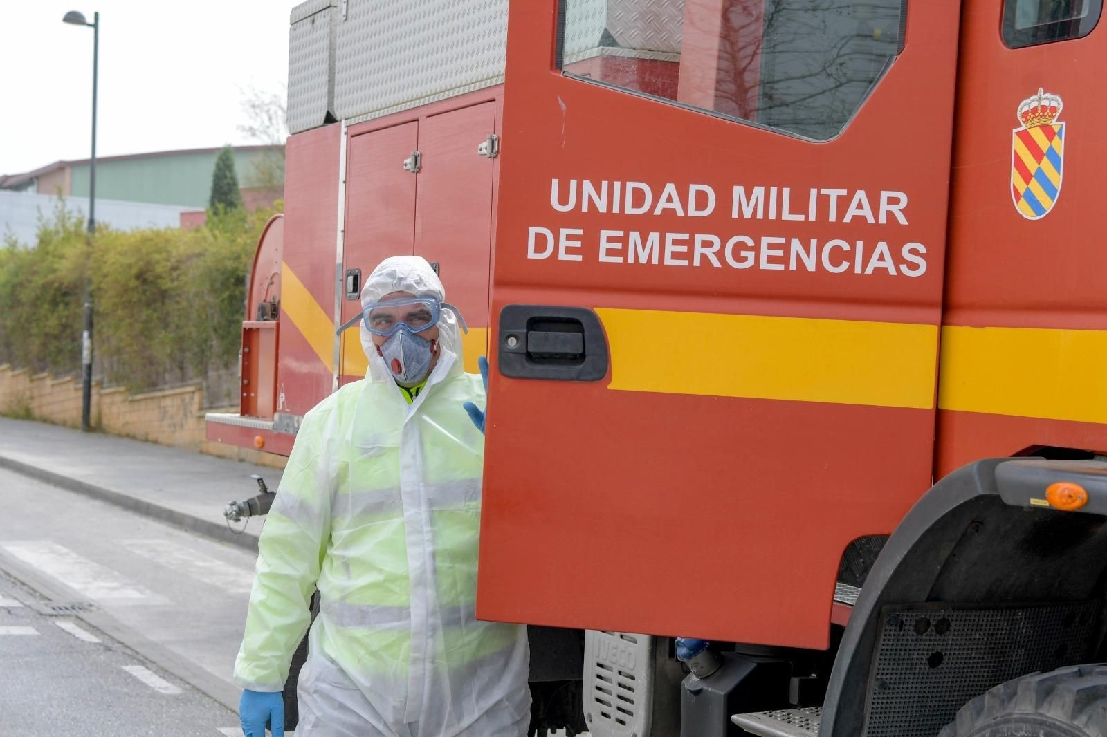Las imágenes de la UME en la residencia Balcón de la Zubia, foco del coronavirus