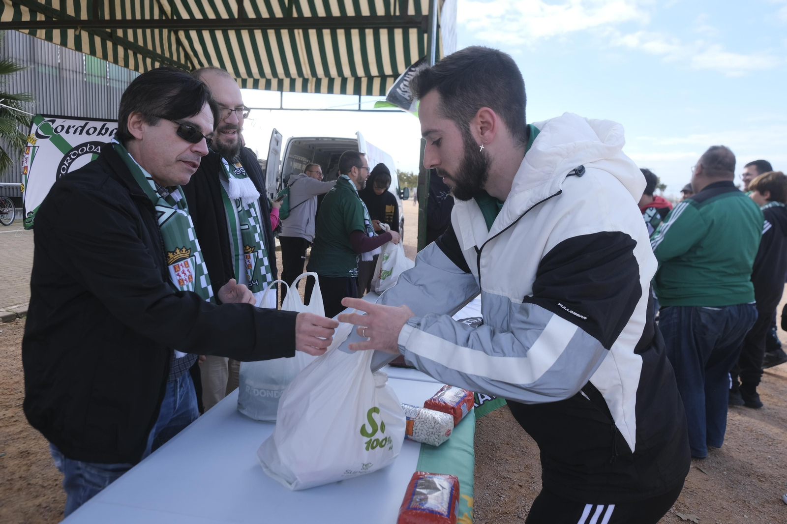 Las imágenes del ambiente en las gradas de El Arcángel en el Córdoba CF - Linares