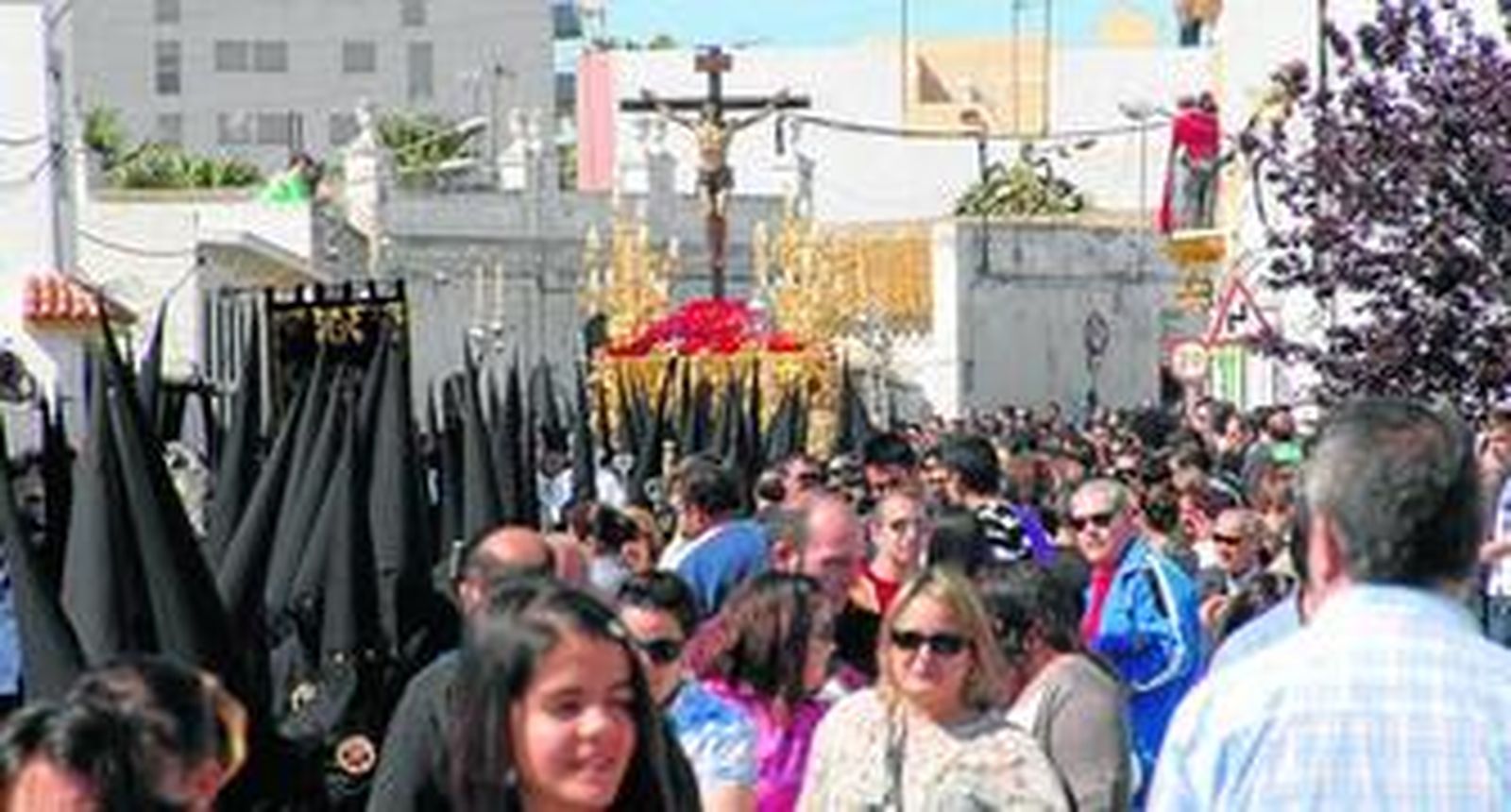 El Perdón, en todo su apogeo, a primera hora de la tarde en su barrio de La Casería.