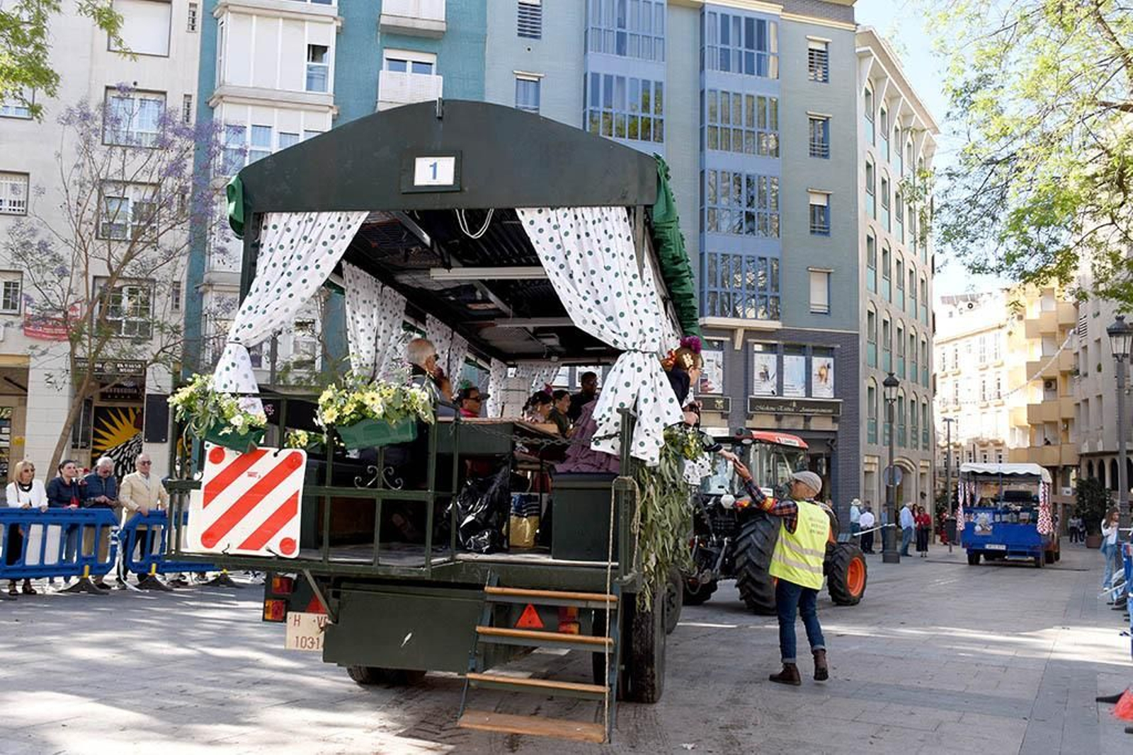 Las mejores imágenes de los peregrinos en la salida de Emigrantes