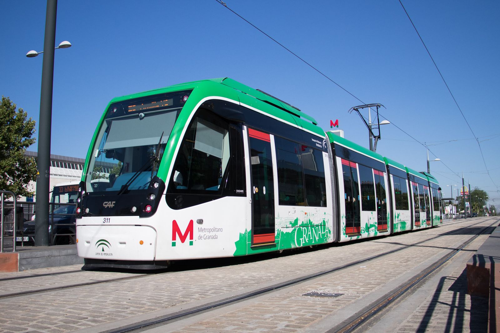 El bono de 30 días del metro de Granada pasará de costar 40 euros a 16