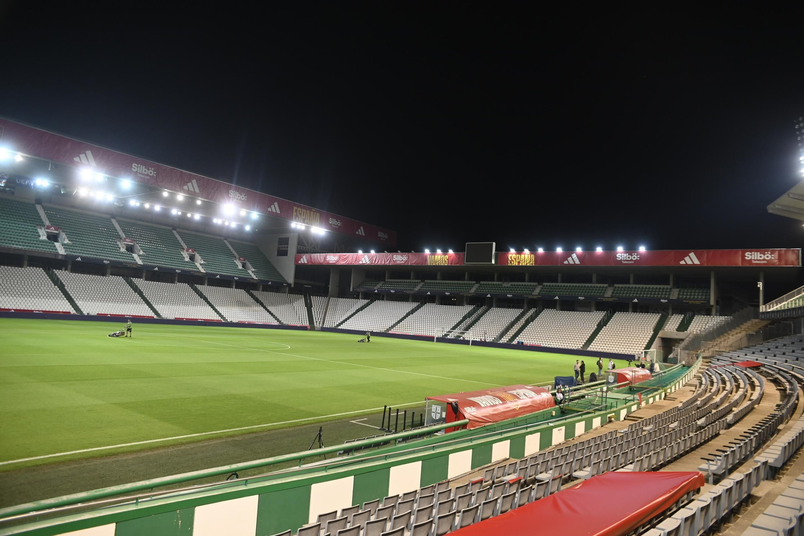 El estadio El Arcángel ya luce las imágenes de la selección.
