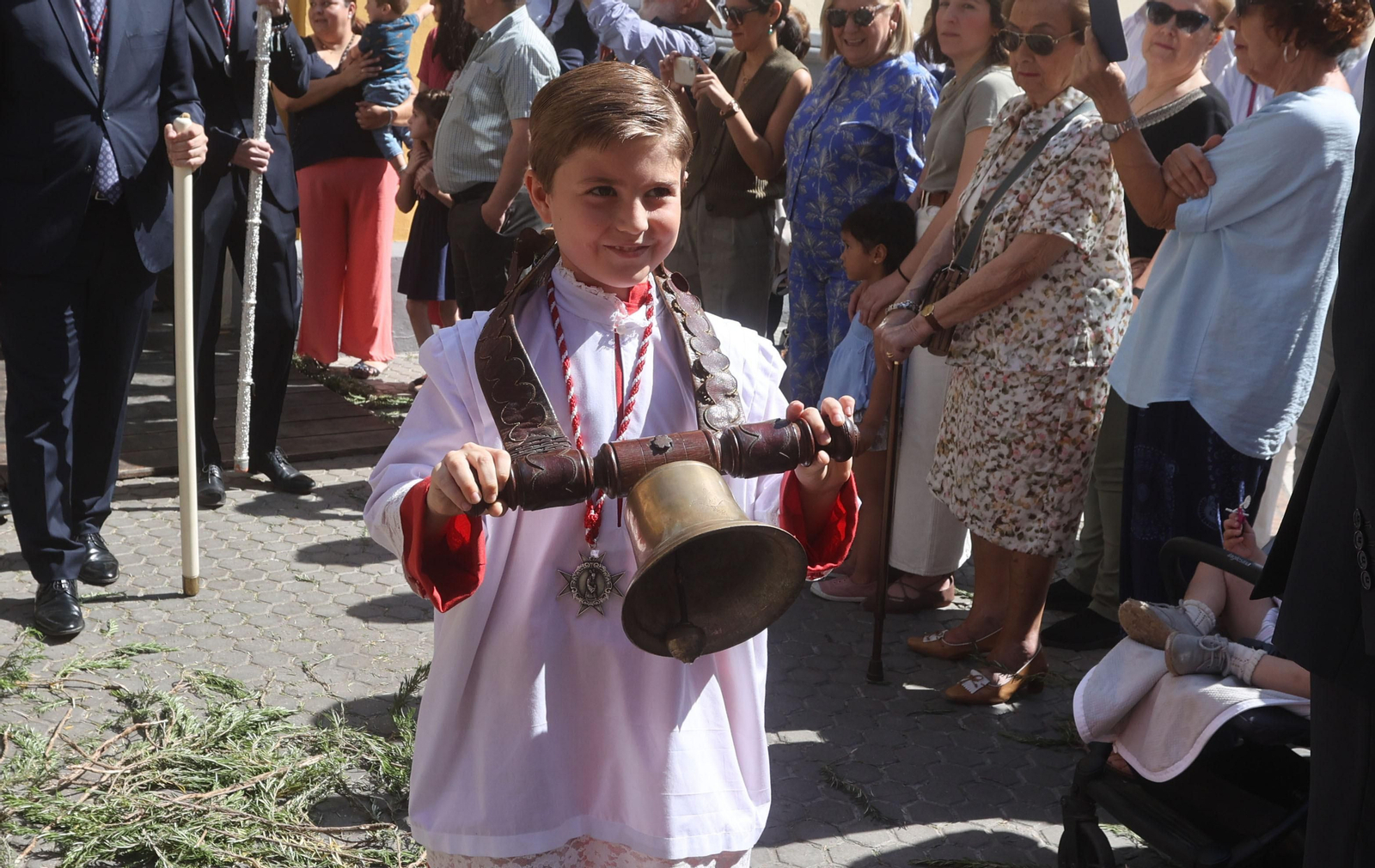 Salida de la procesión eucarística extraordinaria de la Amargura