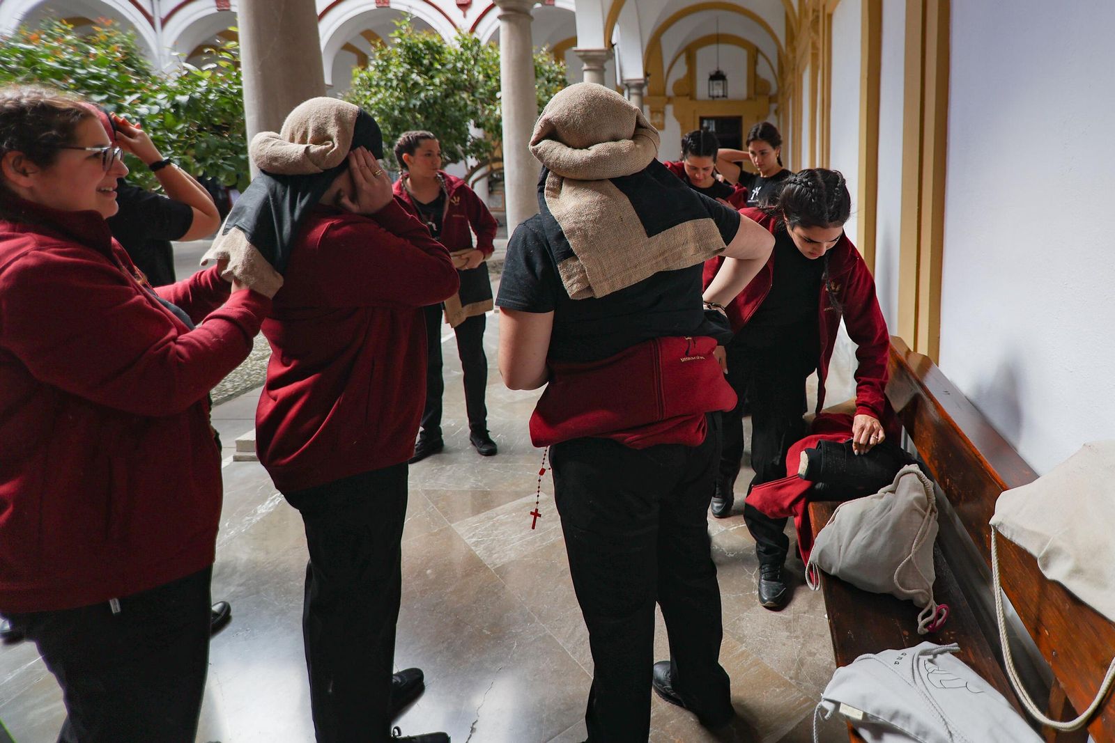 Así vivió Granada la salida de la Hermandad de los Estudiantes 2025