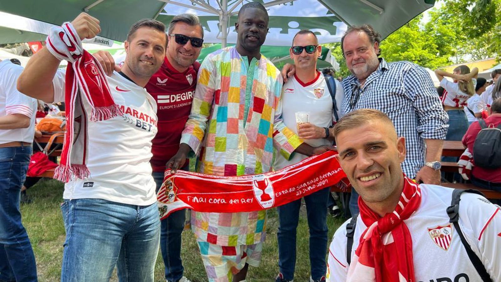 Una imagen en la fanzone sevillista.