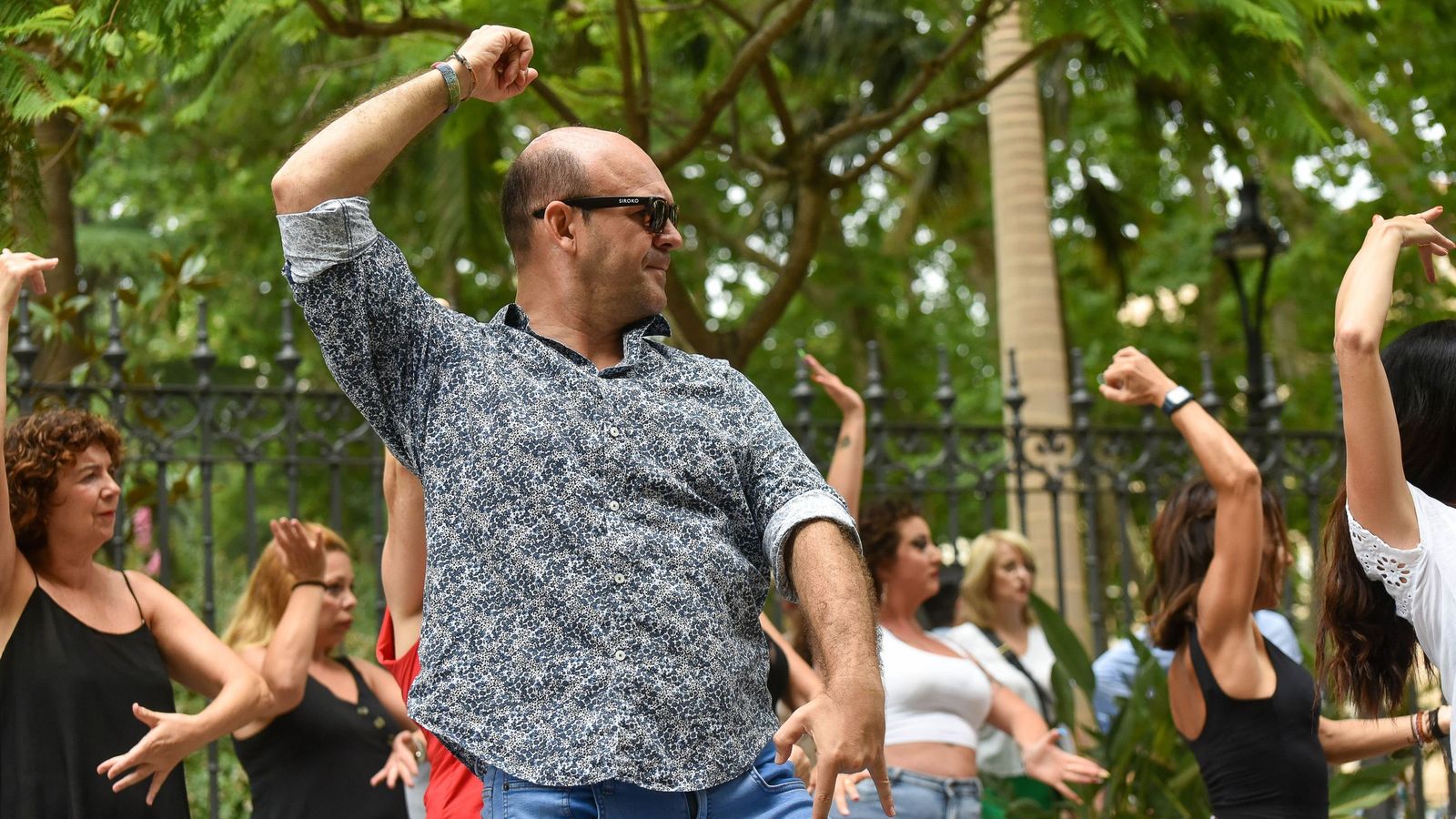 David Lozano baila en la flashmob del Encuentro Internacional de Guitarra Paco de Lucía del año 2023