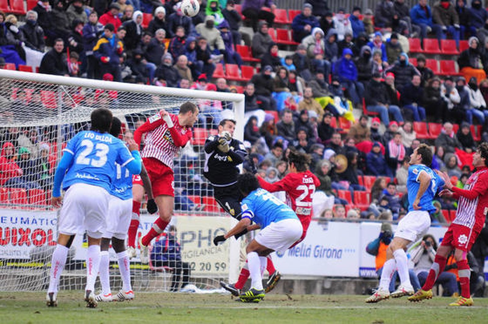 El Almería gana a domicilio al Girona y empata a puntos con el tercero. / LOF