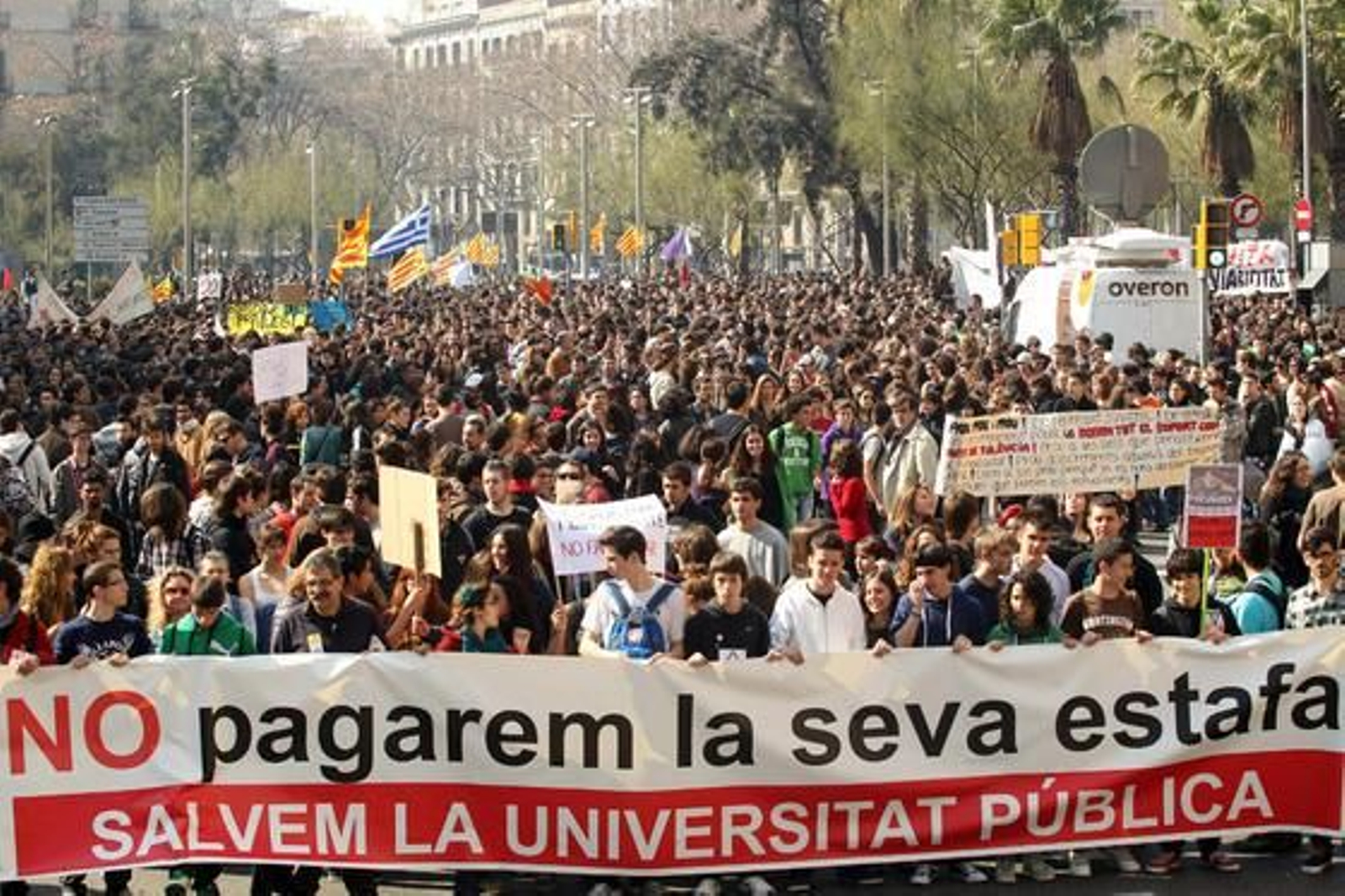 Manifestantes por las calles de Barcelona.

Foto: AFP Photo