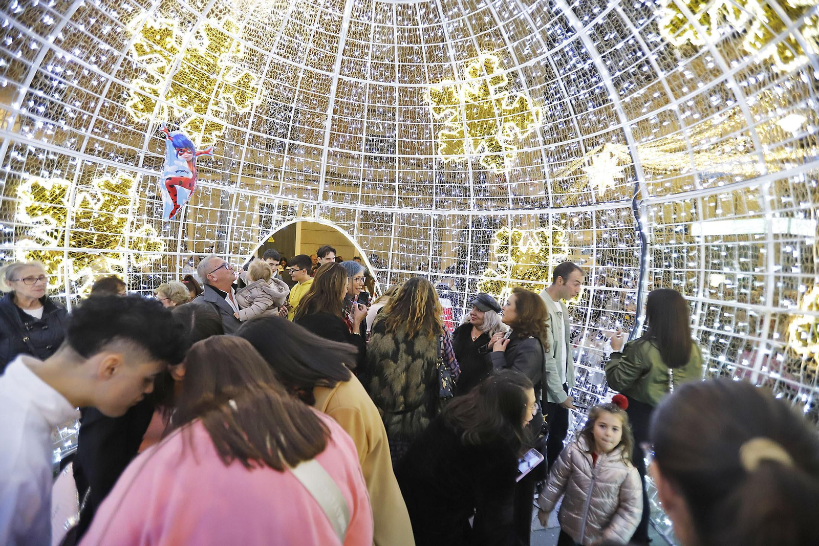 Imágenes del alumbrado navideño en las calles de Huelva