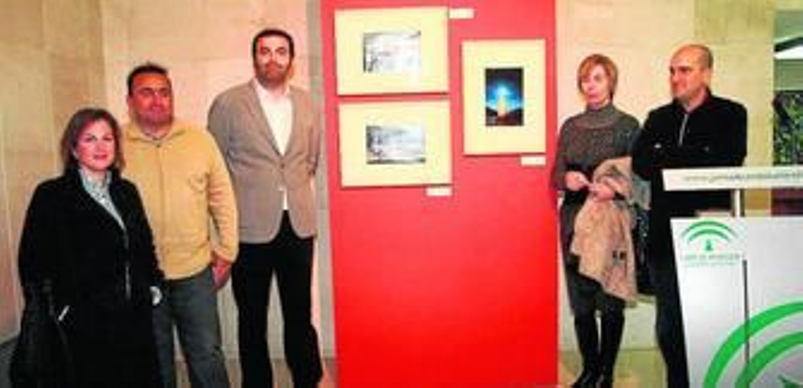 Los ganadores del certamen con el delegado Ángel Romero y miembros de la Asociación Amigos del Museo.