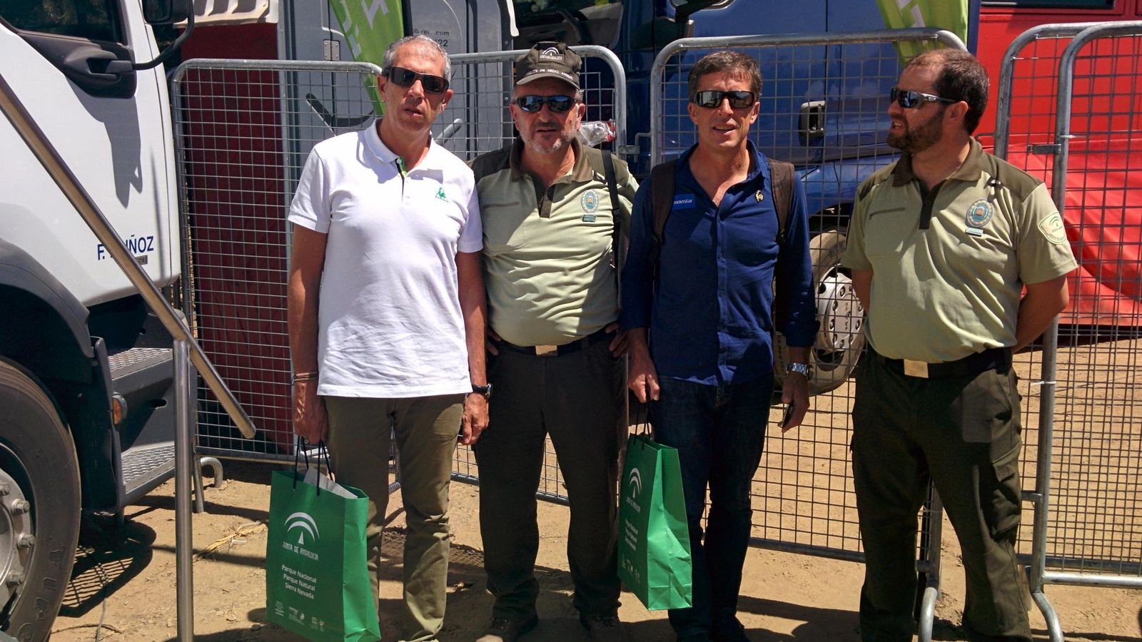Con Perico Delgado y Carlos de Andrés en la llegada de la Vuelta Ciclista a Capileira.