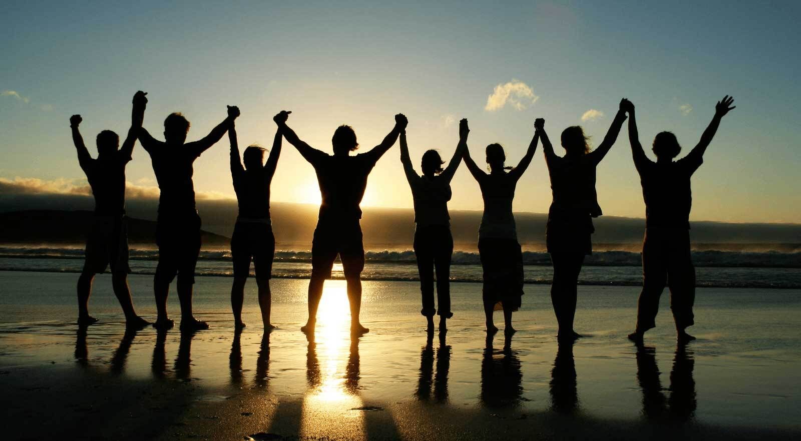 Los amigos mejoran nuestra salud y bienestar.