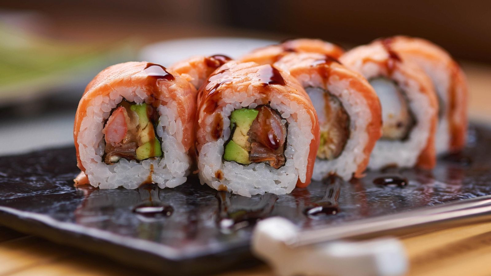 El sushi es el plato bandera de Aisushi, el restaurante ofrece una gran variedad de este plato tradicional japonés que ha ganado una gran popularidad. El sushi es el plato bandera de Aisushi, el restaurante ofrece una gran variedad de este plato tradicional japonés que ha ganado una gran popularidad.