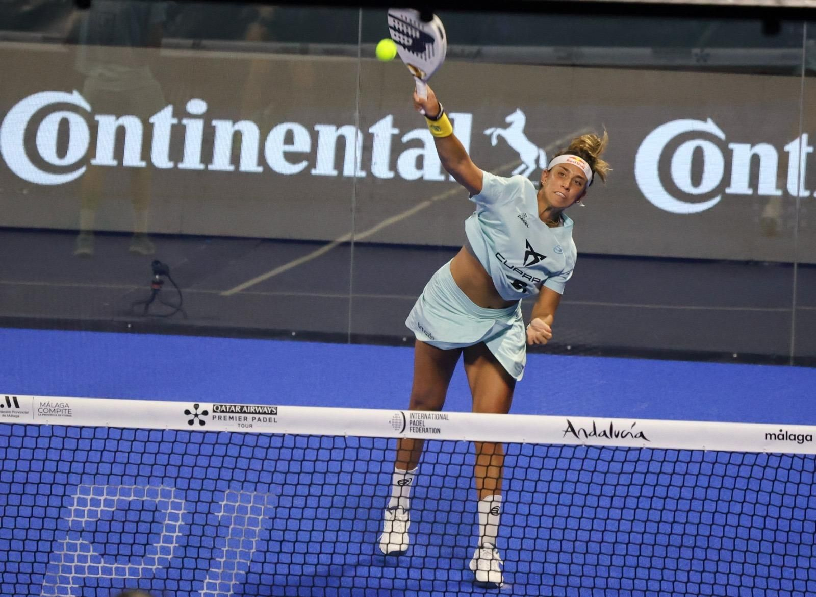 El adiós de la reina Carolina Navarro en Málaga