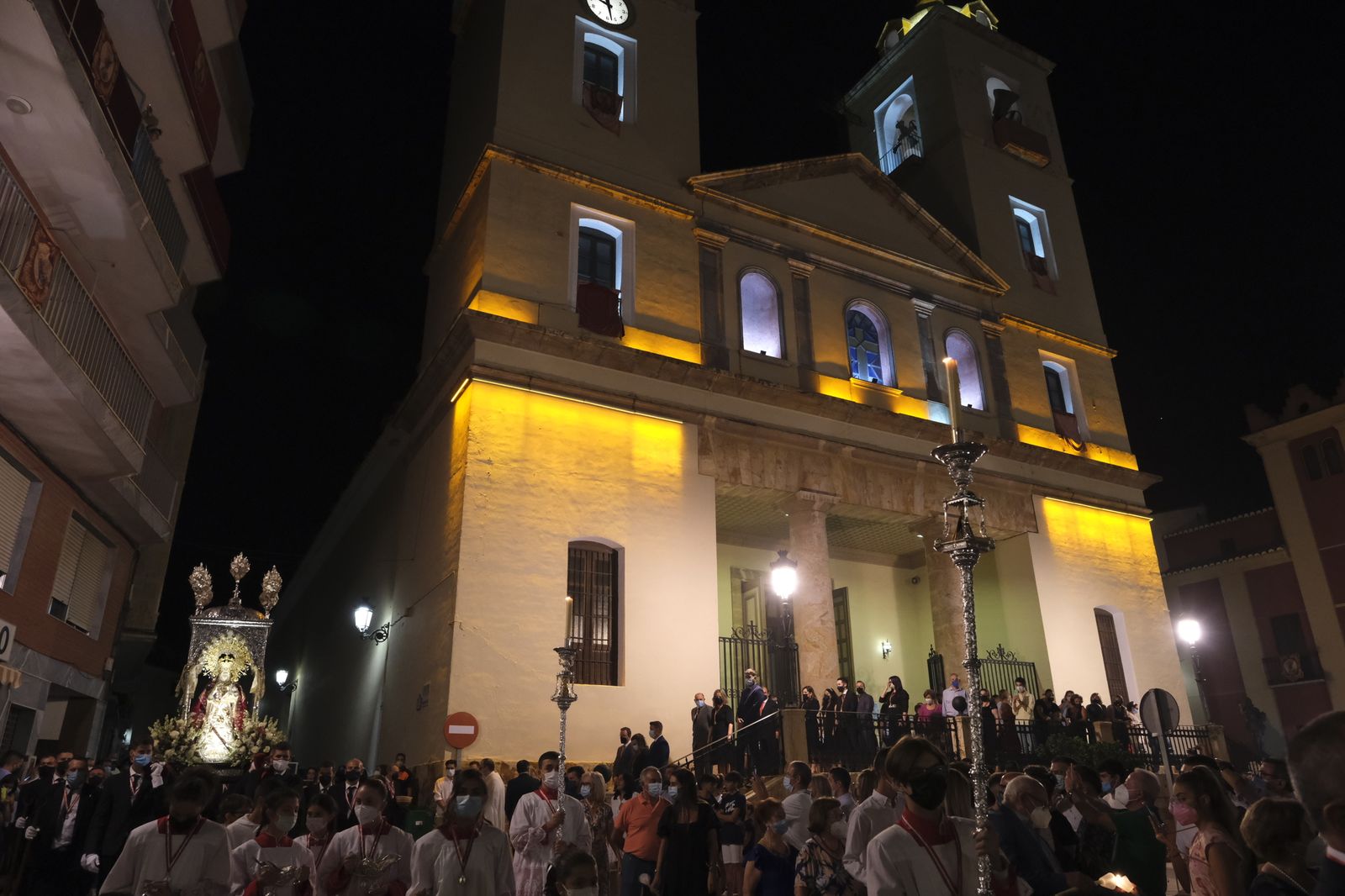 La Virgen de Gádor tras su salida del templo.