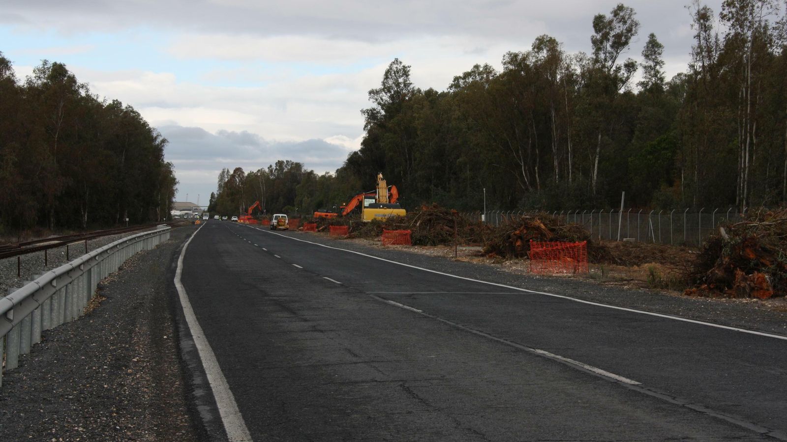 Obras del desdoble de la carretera de acceso al Muelle Sur. Obras del desdoble de la carretera de acceso al Muelle Sur.