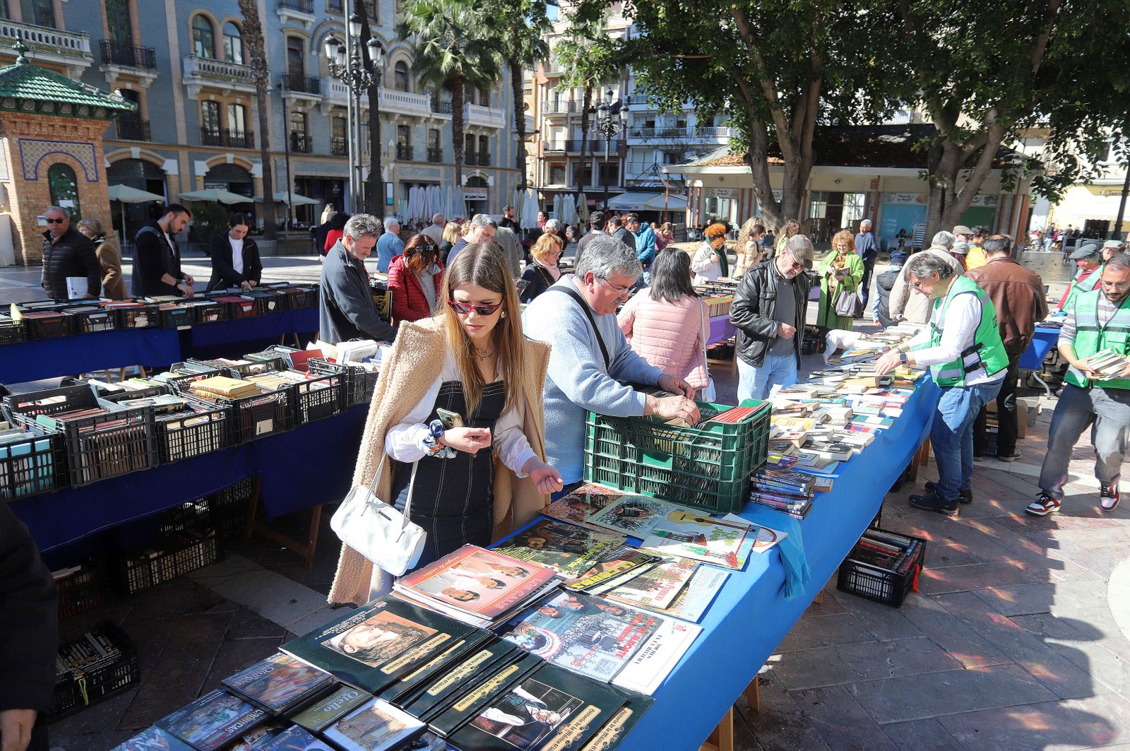 Imágenes del mercadillo de Ayre Solidario en la Plaza de las Monjas
