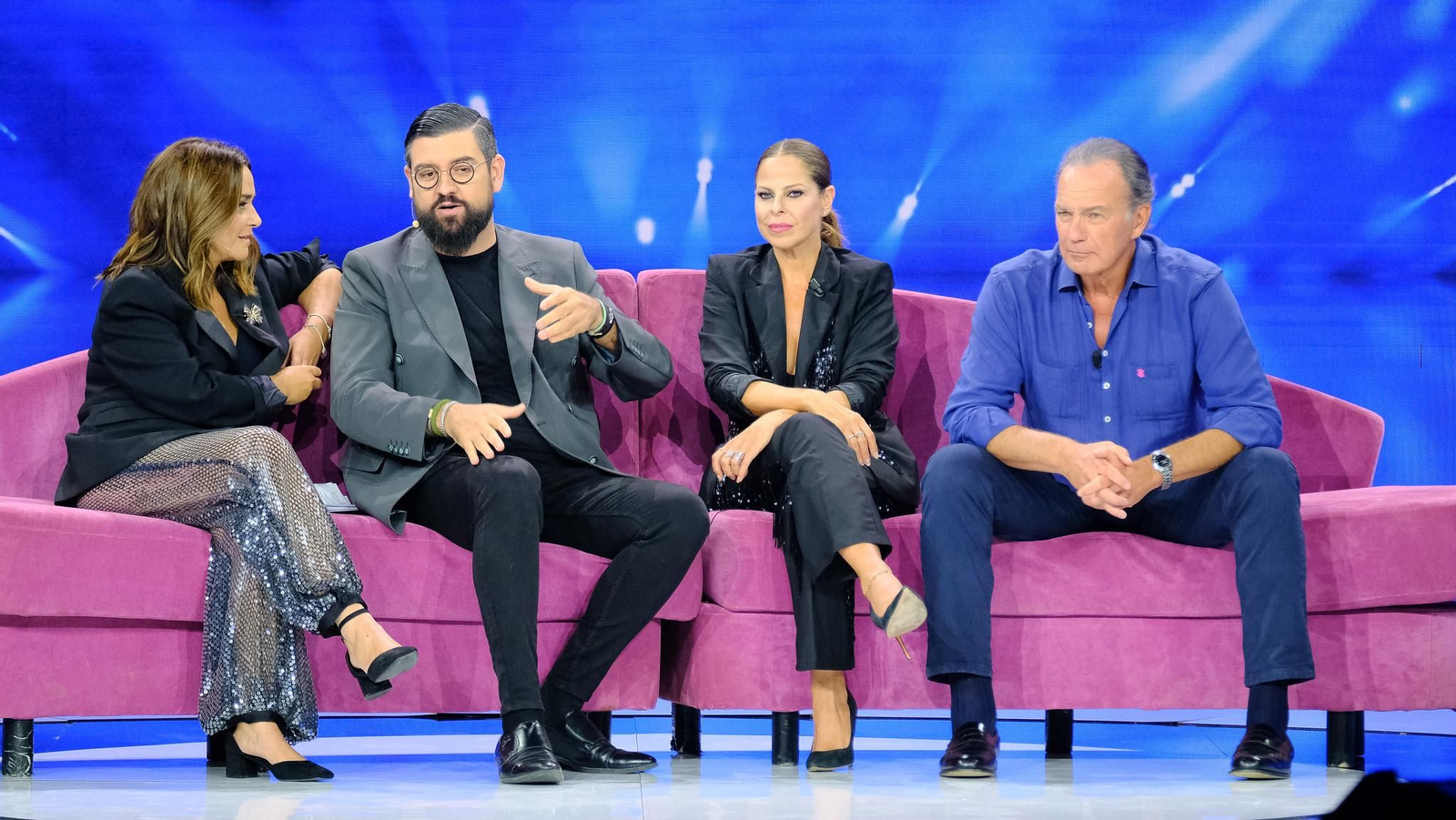 Manu Sánchez y Pastora Soler, en el centro, presentadores de 'No dejes de soñar', entre Toñi Moreno y Bertín en la presentación de la temporada de Canal Sur
