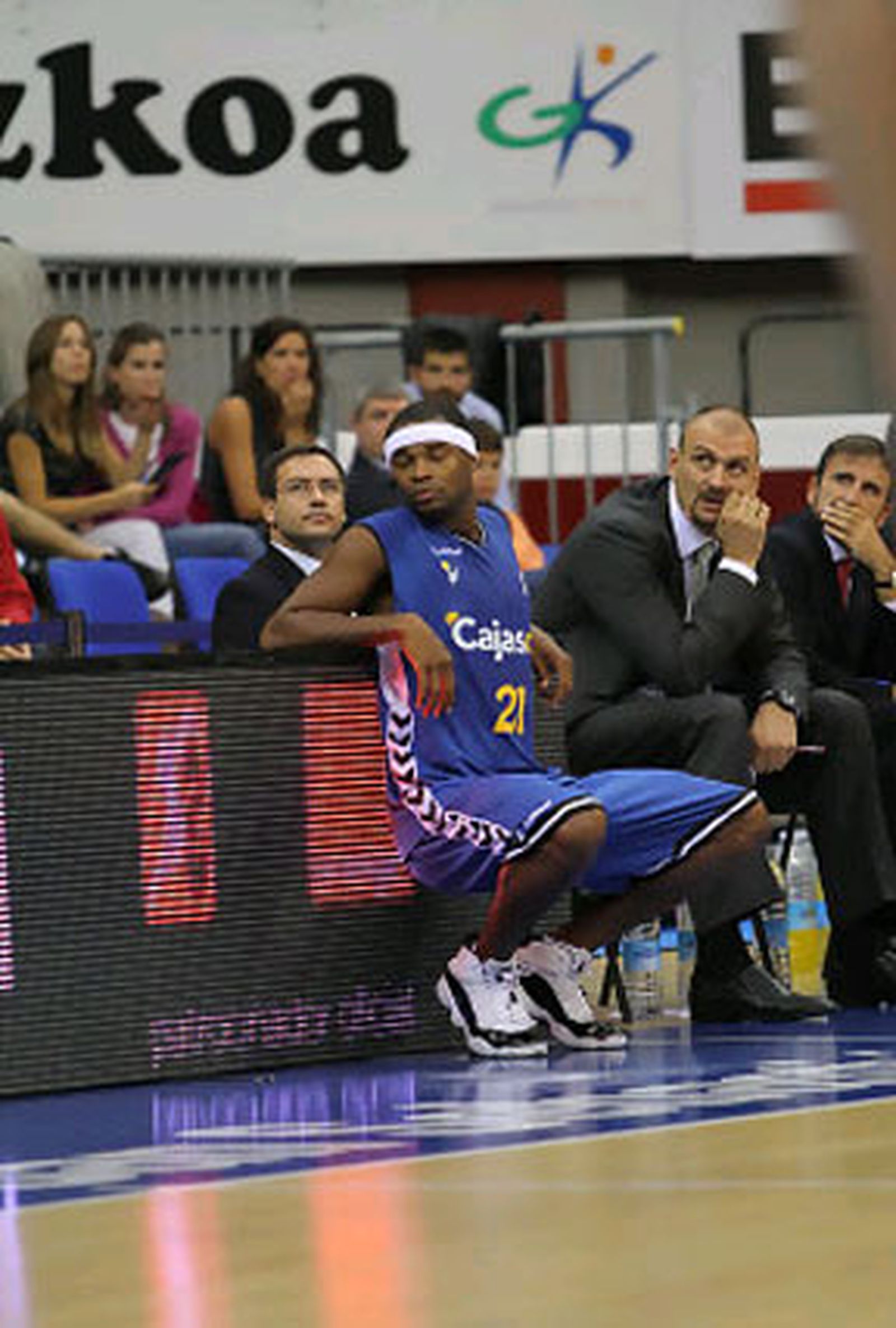 Tariq Kirksay, tranquilidad antes de saltar a la pista.

Foto: ACB Photo / L. García