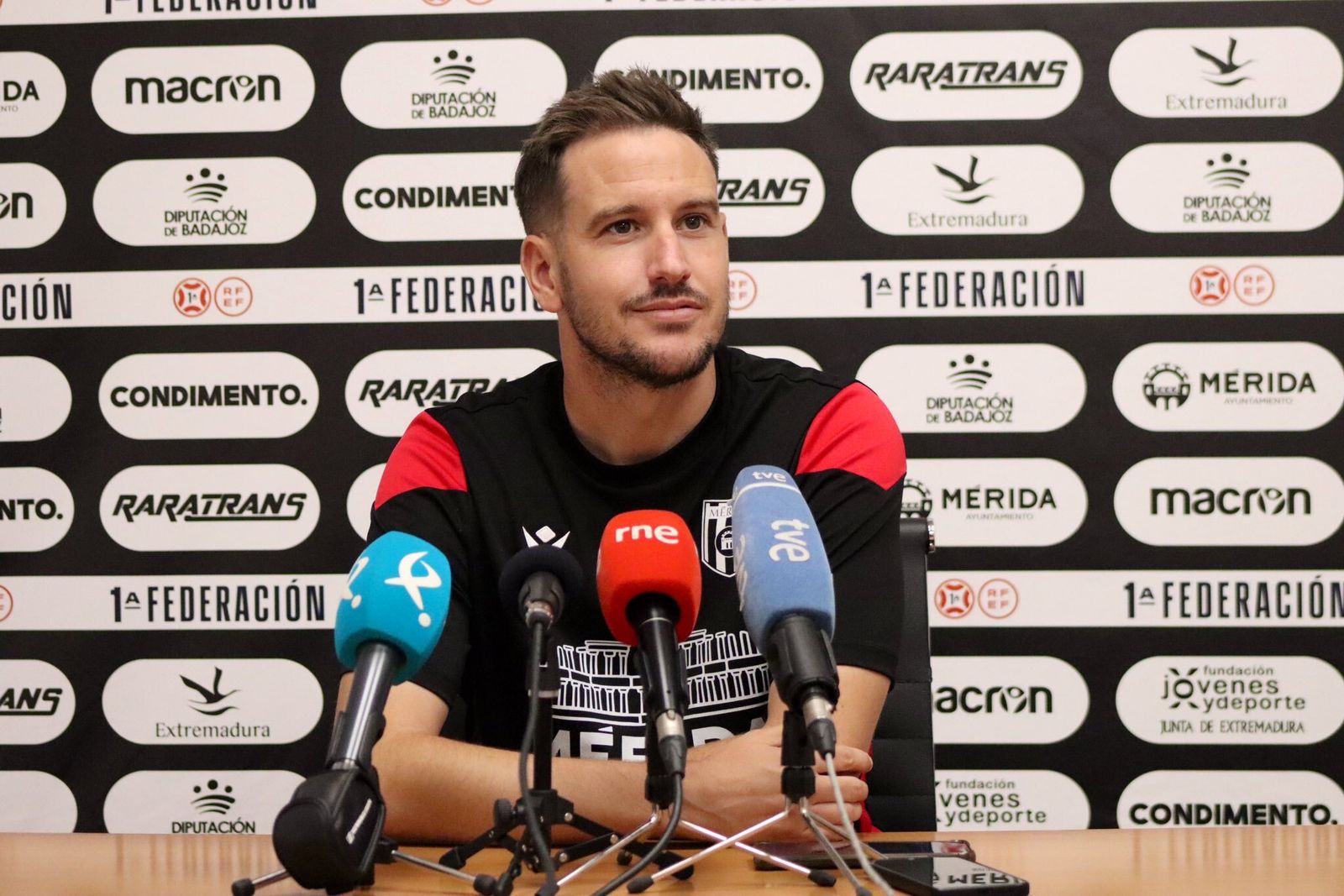 Sergi Guilló atiende a los medios de comunicación en la previa del domingo.