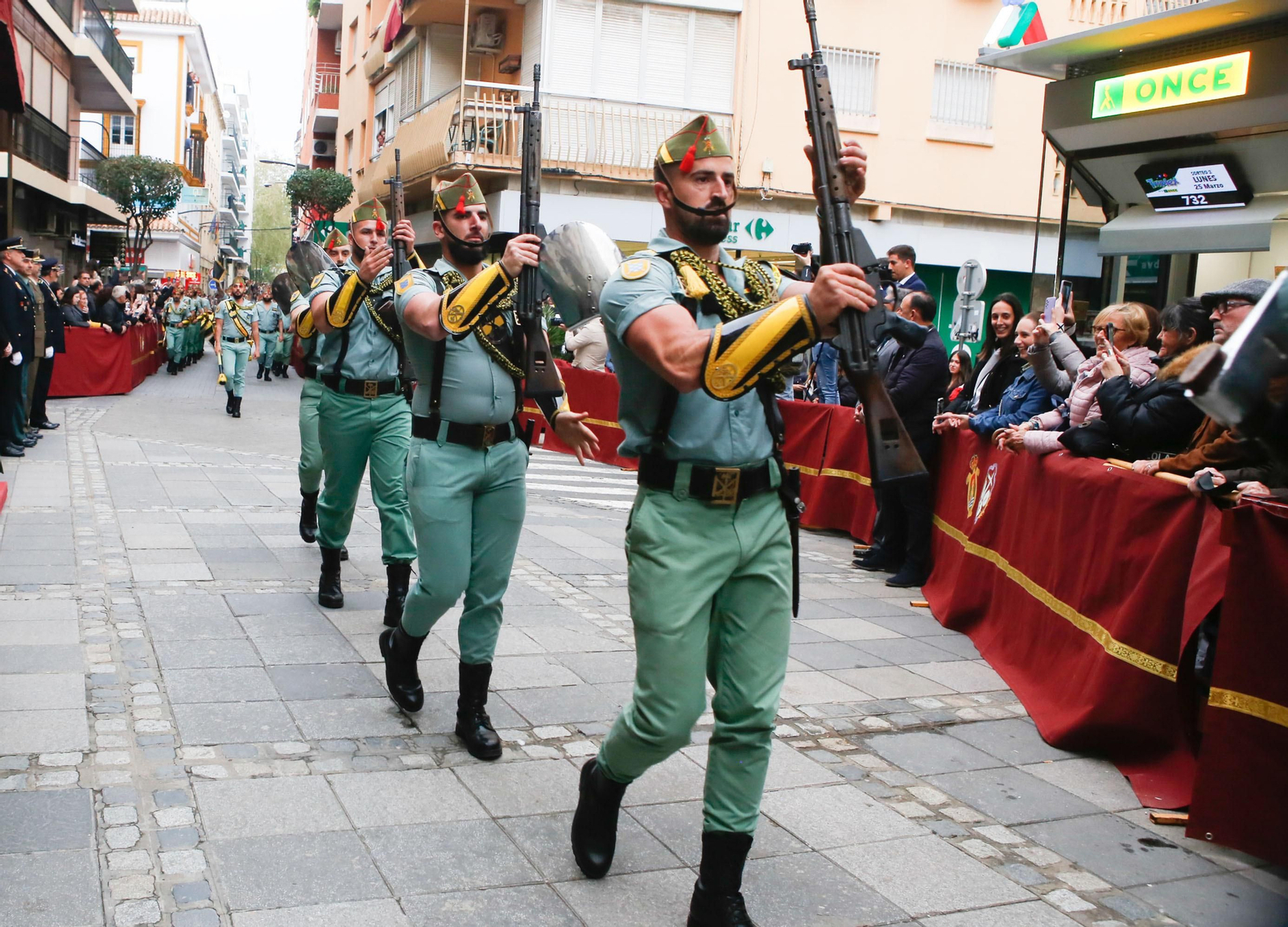 Fotos del Lunes Santo en Algeciras: Desfile de la Legión