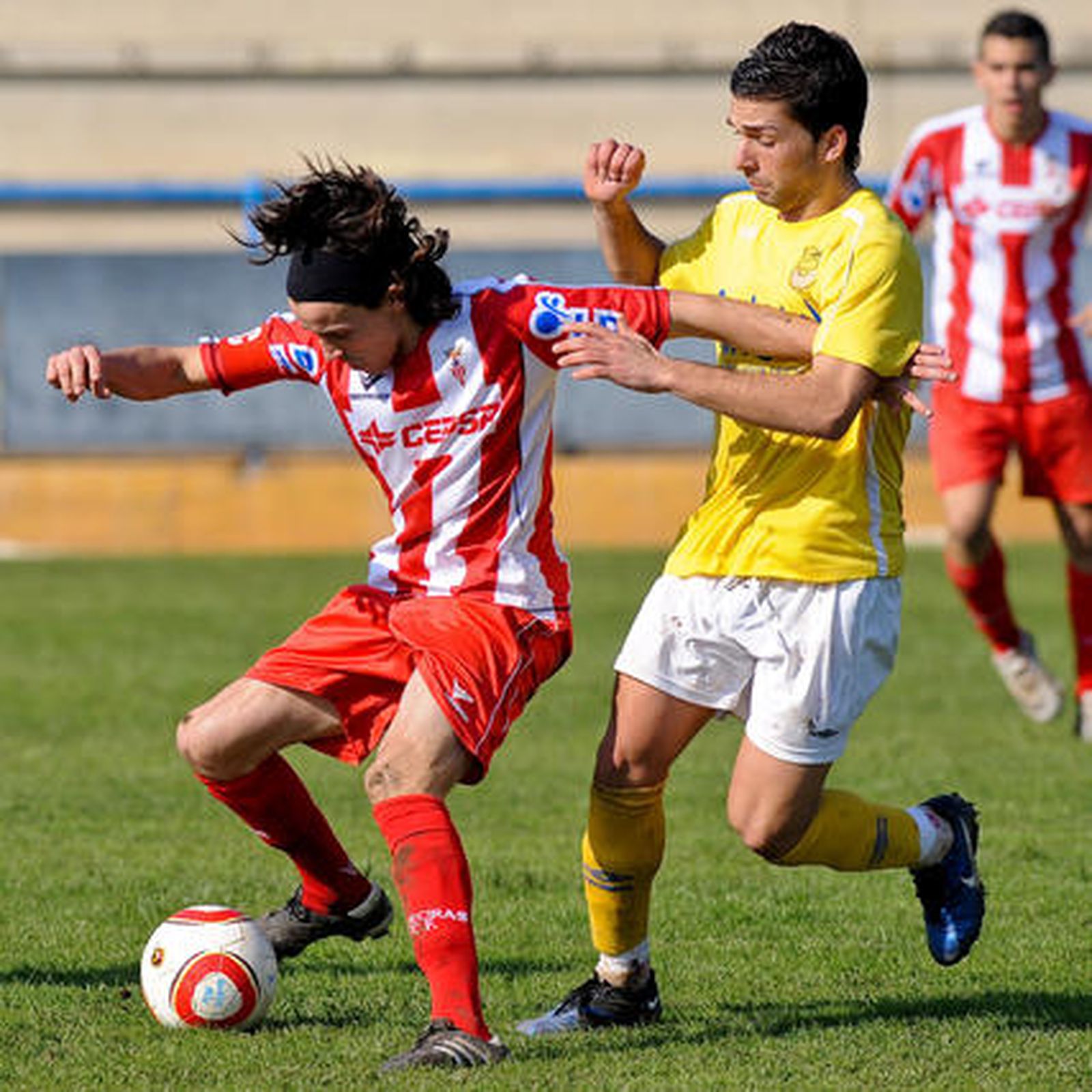 El Algeciras, que en el minuto 84 vencía al Coria por 1-3, ve como le empatan al final de un partido hasta que hasta entonces estaba controlado./Fotos:David de la Rosa (LOF)