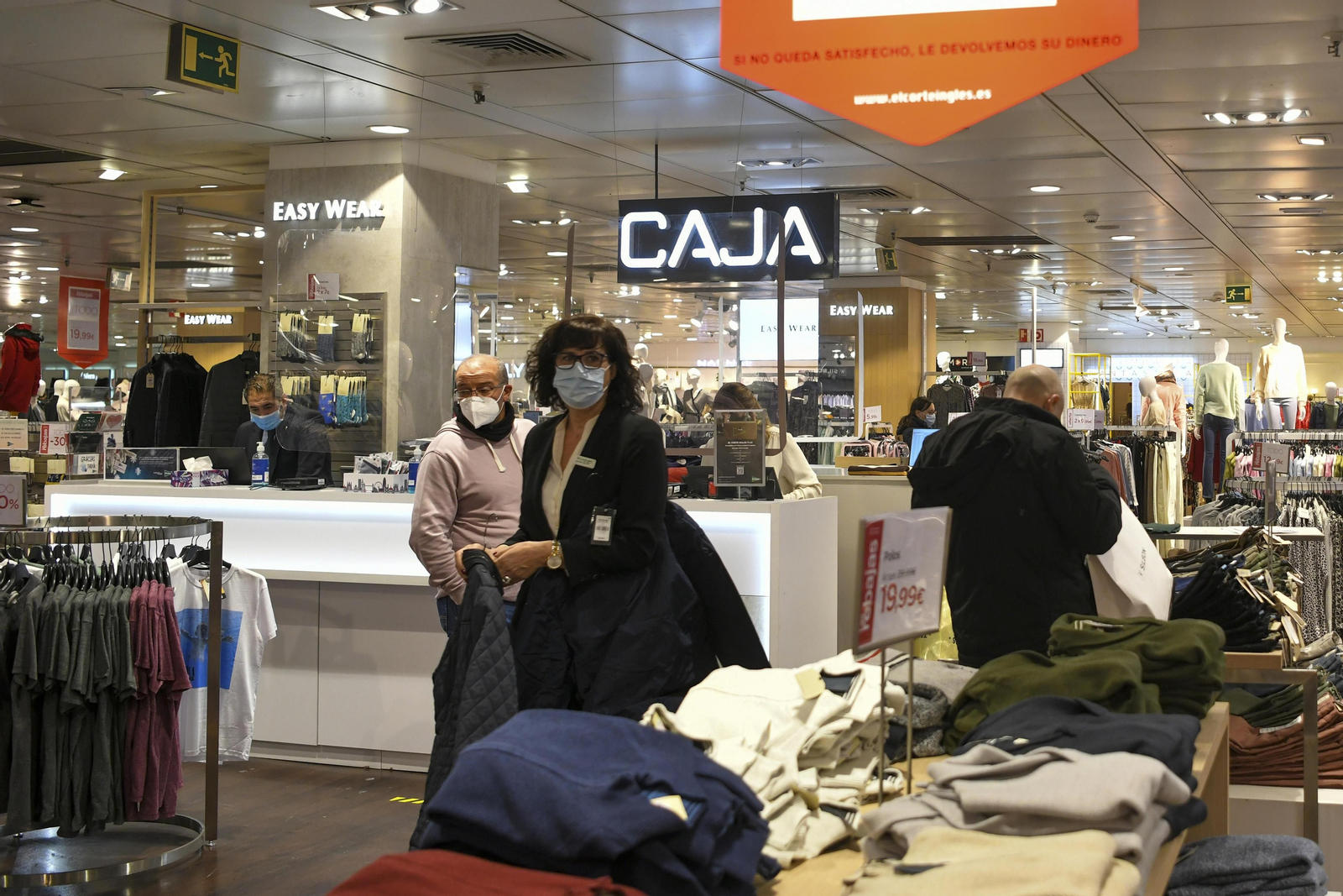 Fotos: el inicio de las rebajas en el Corte Inglés de Granada