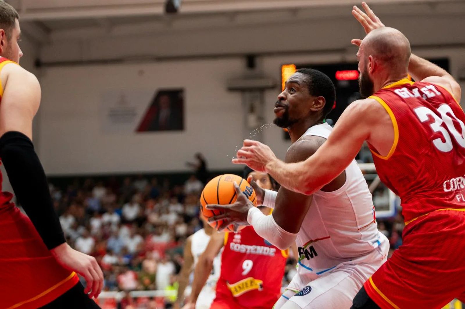 Grupo del Unicaja en BCL: Petkim Spor bate al Oostende (77-74)