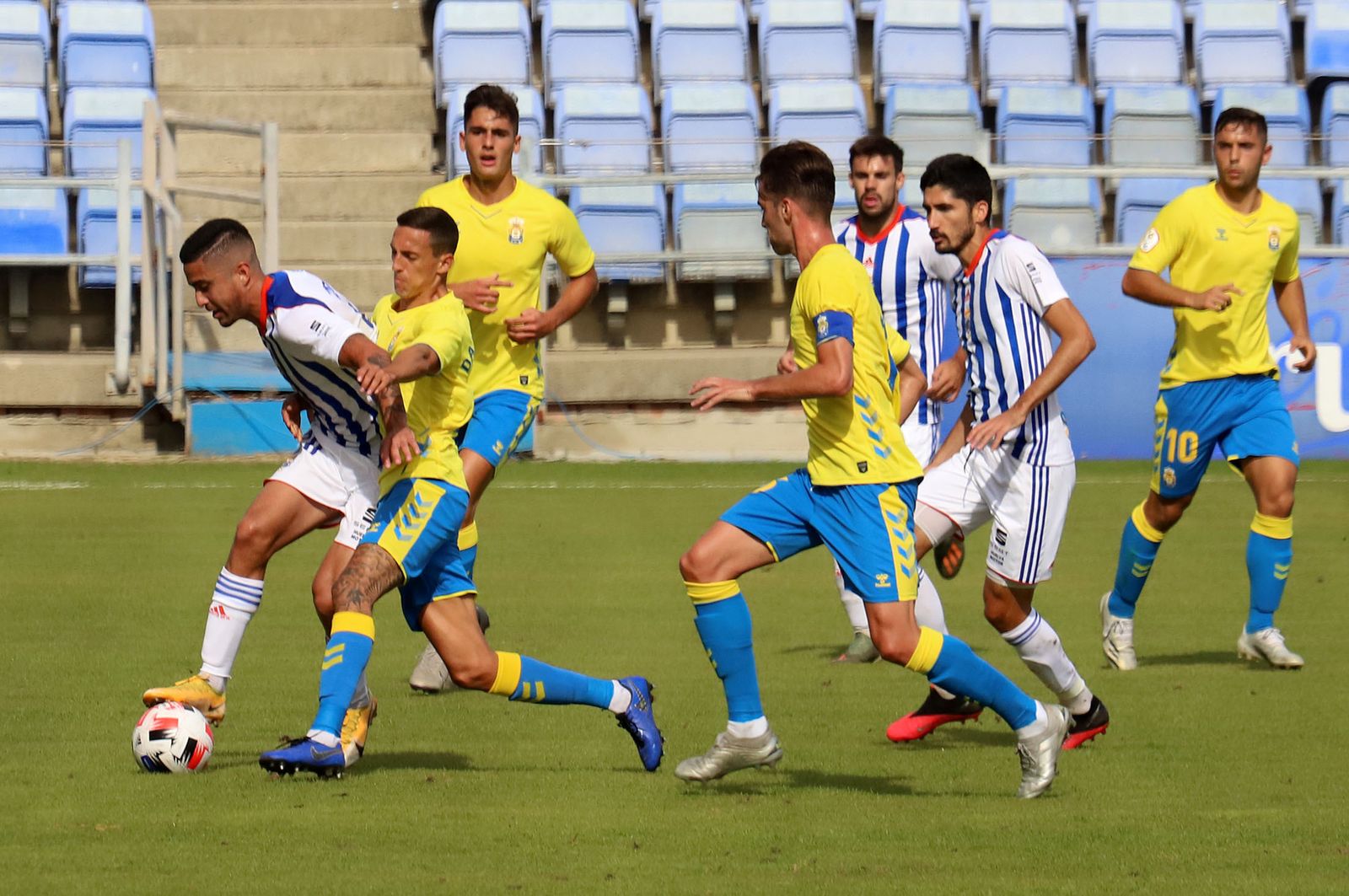 El Recreativo y Las Palmas Atlético, durante el partido de la primera vuelta.