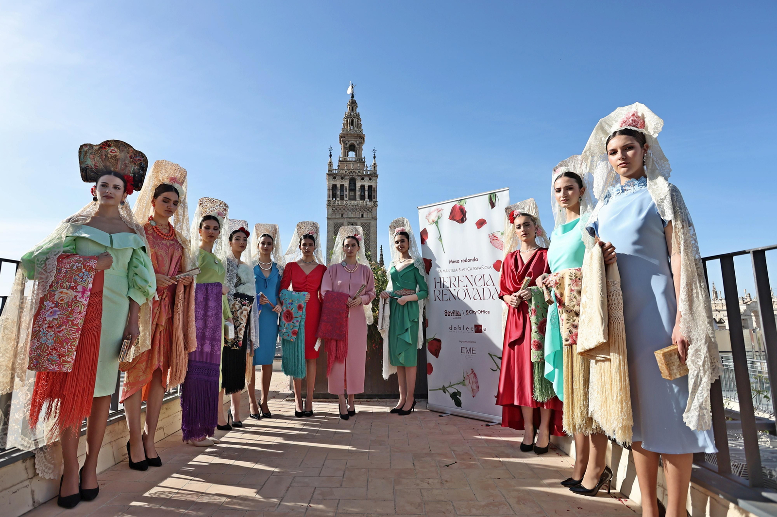 La revisión de la mantilla blanca, todas las imágenes