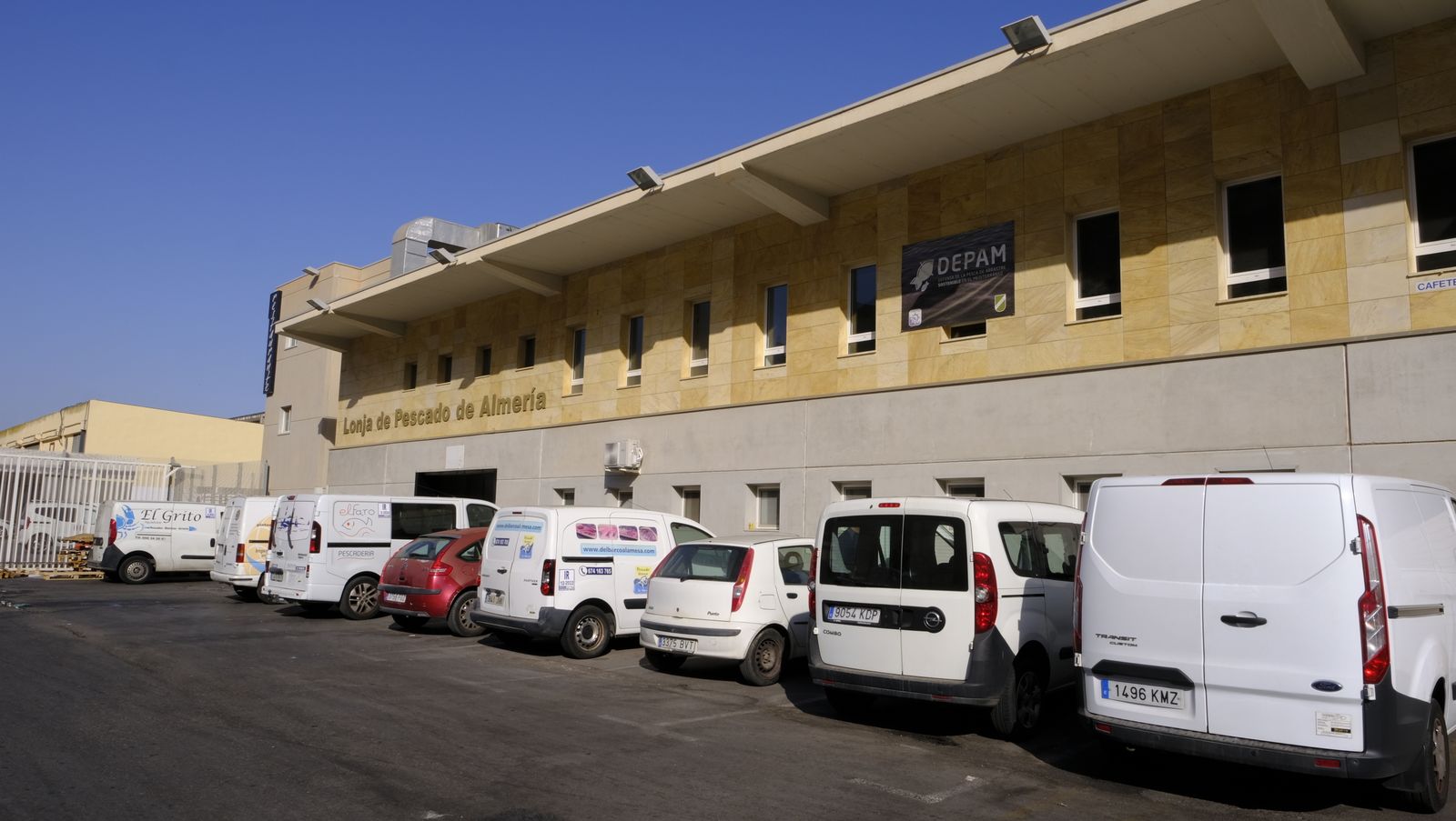 Imágenes de la visita guiada a la Lonja del Puerto Pesquero de Almería