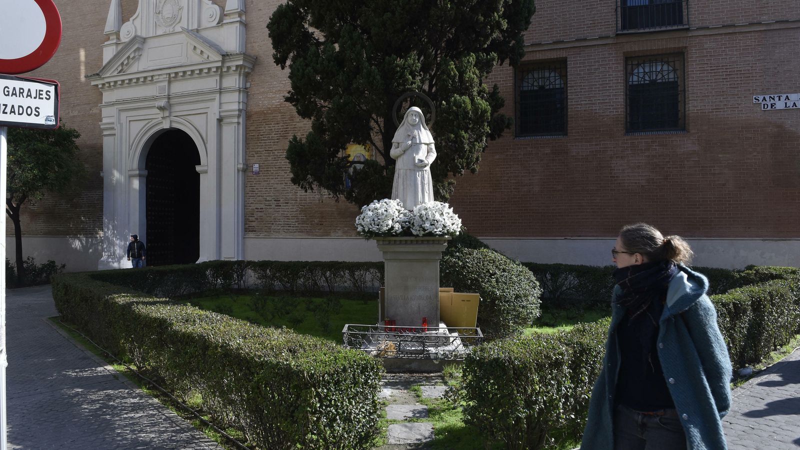 El parterre de Santa Ángela de la Cruz se riega asimismo con agua potable.